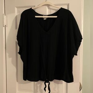 Ava and Viv Black V-Neck Linen Top